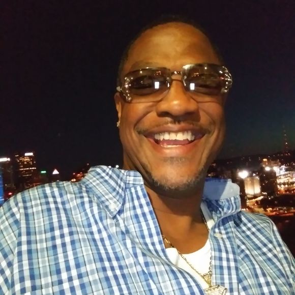 Meet your Posher, Derrick - Picture 1 of 1